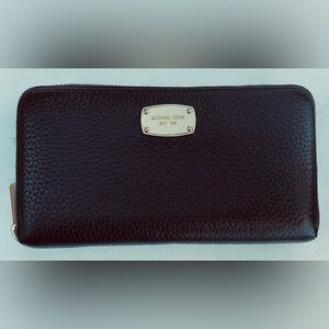 MICHAEL Michael Kors Jet set Multifunction black pebble
Leather Wallet